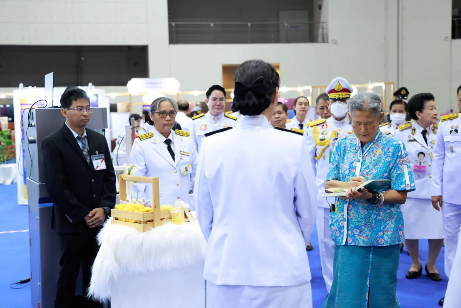 กิจกรรมนำเสนอและถวายรายงานผลงานวิจัยเครื่องพลาสมาเย็น ในงานตรานกยูงพระราชทาน ครั้งที่ 20