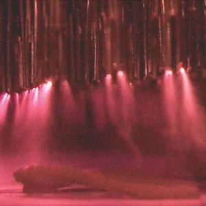 ลำพลาสมาสีชมพูจากหัวปล่อยหลายหัว